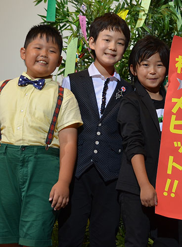 映画「忍たま乱太郎」初日舞台あいさつに出席した（左から）神月朱理、林遼威、加藤清史郎