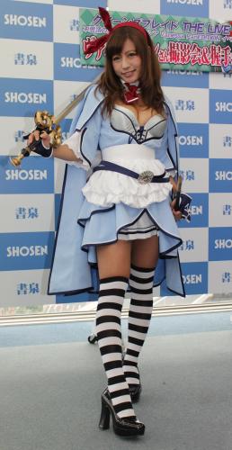 【画像・写真】台湾から上陸！４カ国語操るＧ乳コスプレーヤー、谷間で悩殺