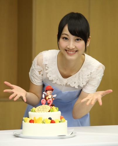 ＴＢＳ「世界ふしぎ発見！」のミステリーハンターに挑戦した松井玲奈は２２歳の誕生日を祝福され笑顔