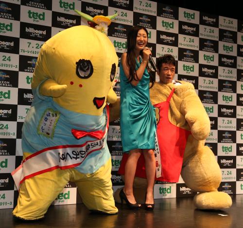 【画像・写真】壇蜜　着ぐるみ猫ひろしにお尻叩かれ「どことなく懐かしい」