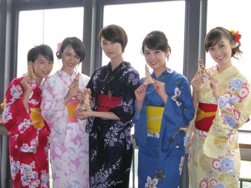 【画像・写真】ユニット「ｂｕｍｐ．ｙ」浴衣でヒット祈願　松山メアリの夢は紅白