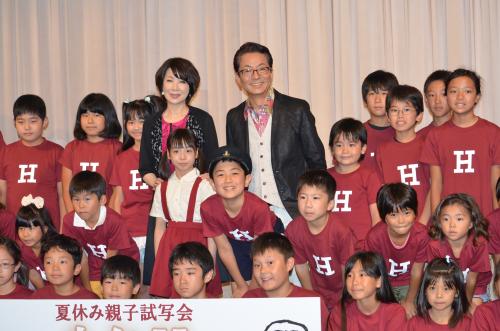 映画「少年Ｈ」親子試写会に出席した（中央から時計回りで）伊藤蘭、水谷豊、吉岡竜輝、花田優里音