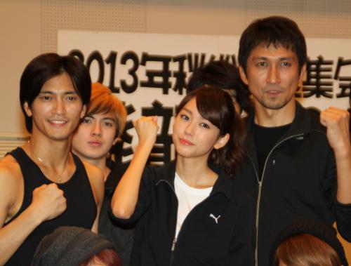 舞台「飛龍伝２１～殺戮の秋～」製作発表に出席した（左から）中河内雅貴、桐谷美玲、神尾佑