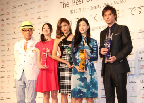 「Ｔｈｅ　Ｂｅｓｔ　ｏｆ　Ｂｅａｕｔｙ２０１３授賞式」に出席した（左から）テリー伊藤、吉本実憂、ローラ、壇蜜、塚本高史