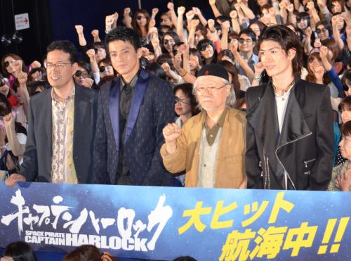 映画「キャプテンハーロック」の初日舞台あいさつに登場した（左から）荒牧伸志監督、小栗旬、松本零士氏、三浦春馬