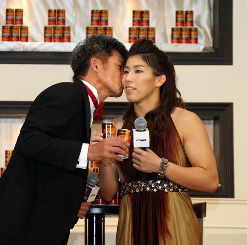 【画像・写真】カズがサプライズキス！吉田沙保里「恥ずかしい」