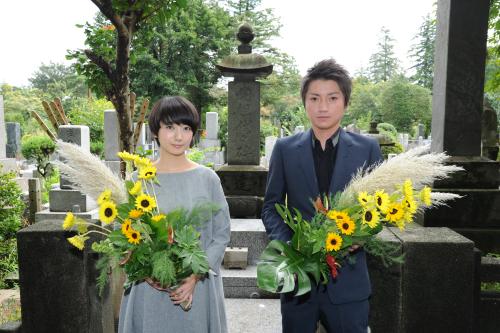 波瑠 夏目雅子さんの墓前に誓う「多くの人を笑顔に」― スポニチ Sponichi Annex 芸能
