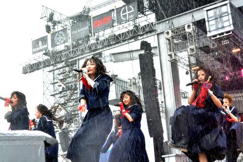 【画像・写真】ももクロ氣志團　リーゼントだＺ！イベント「万博」乱入で大歓声