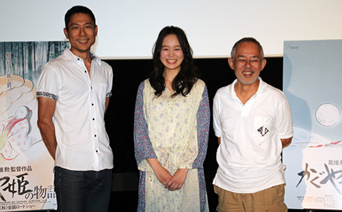 「かぐや姫の物語」中間報告会見に出席した（左から）西村義明プロデューサー、朝倉あき、鈴木敏夫プロデューサー