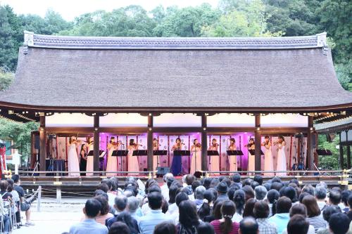 世界文化遺産の京都・上賀茂神社で野外コンサート」を行った高嶋ちさ子