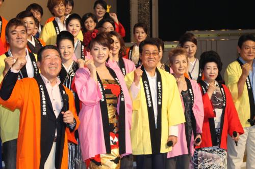 【画像・写真】恒例チャリティー公演に五木、藤ら２１組が出演