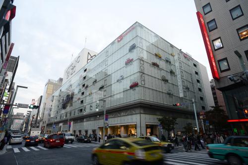 【画像・写真】トヨエツ“身長”８メートル、銀座に巨大広告出現