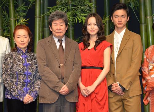 映画「かぐや姫の物語」会見に出席した（左から）宮本信子、高畑勲監督、朝倉あき、高良健吾