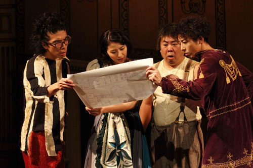 舞台「ライクドロシー」の１場面（左から）片桐仁、長澤まさみ、塚地武雅、高橋一生（撮影：板橋淳一）