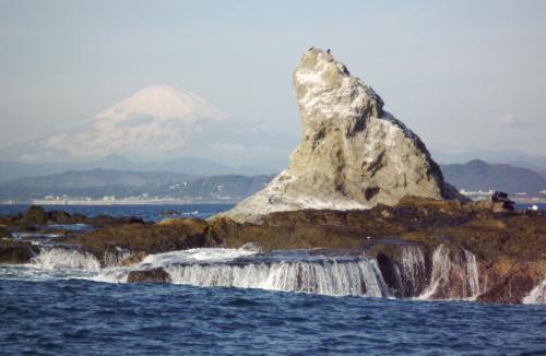 【画像・写真】サザンファンの聖地「えぼし岩」に毎日観光船　１７日から
