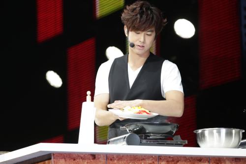 【画像・写真】東方神起　ファンクラブイベントで卓球＆料理も披露