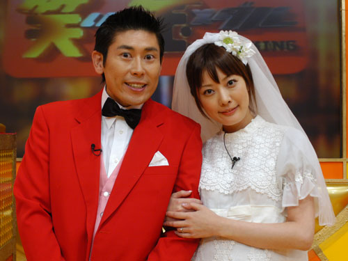 ２００６年に結婚したマギー審司（左）と吉田有希