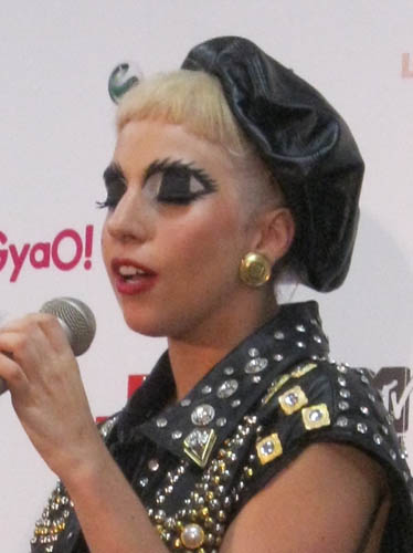 【画像・写真】ガガ　目玉メーク“和風”で再び！タモリと背丈合わす一幕も