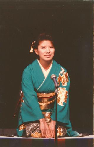 １９８６年のコンサートで着物姿を披露した森昌子
