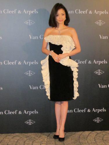 【画像・写真】上戸彩　総額１億円ジュエリーに緊張！今年の漢字は「働」