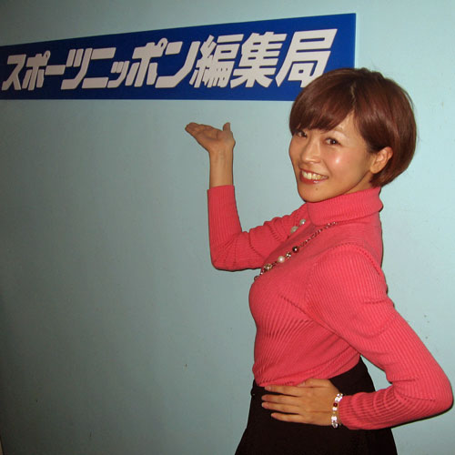 スポニチ東京本社を訪れたフリーアナウンサーの中島彩