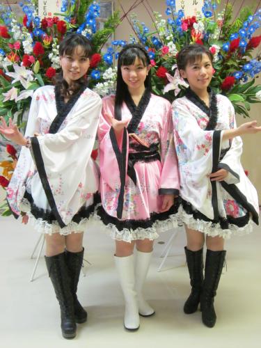 ライブを行った「ＡｓｉａｎＱ☆ＶＥＧＡ」（左から）中尾愛子、竹井玲那、早瀬仁美