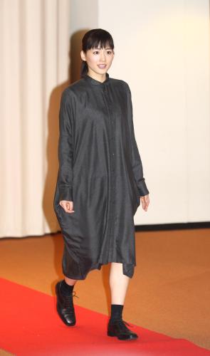 【画像・写真】綾瀬「天然」司会　事務所先輩アッコも「心配しまくり」