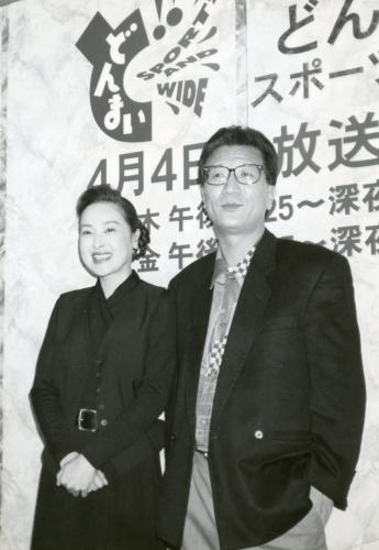 ９４年「どんまい！！スポーツ＆ワイド」の記者会見をするやしきたかじんさんと山口美江さん