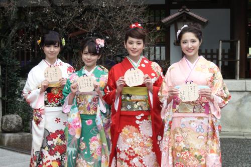 所属事務所の成人式イベントを行った（左から）槙田紗子、奥仲麻琴、筧美和子、大石絵理