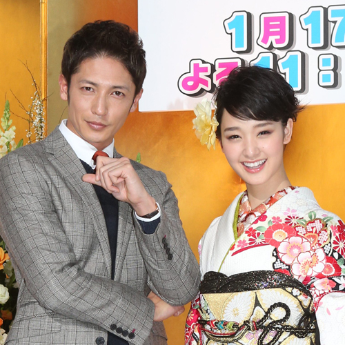 テレビ朝日系連続ドラマ「私の嫌いな探偵」で名コンビを組む玉木宏（左）と剛力彩芽