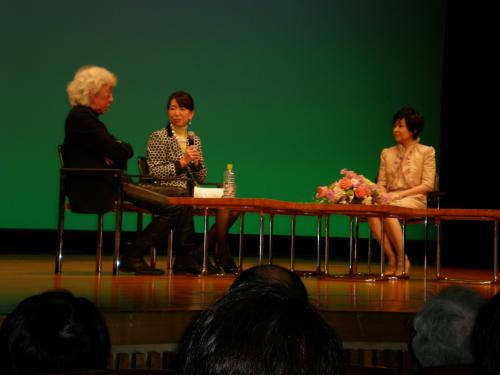 公演「お家さん」への思いを語る（左から）高平哲郎氏、玉岡かおるさん、竹下景子