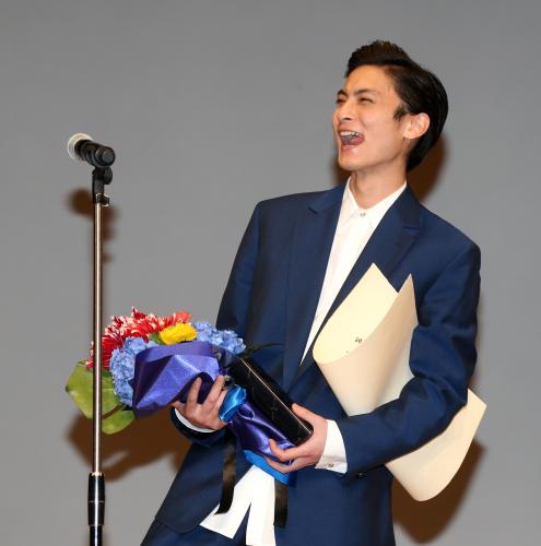 【画像・写真】主演男優賞の高良健吾カミカミあいさつ　来年司会大丈夫？