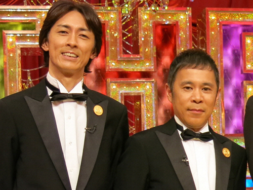 お笑いコンビ「ナインティナイン」の岡村隆史と矢部浩之（左）