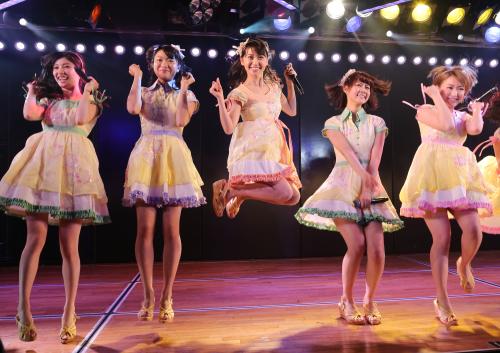ａｋｂ４８チームｋ 最終ベルが鳴る 公演で 熱演する大島優子 中央 らチームｋのメンバー スポニチ Sponichi Annex 芸能