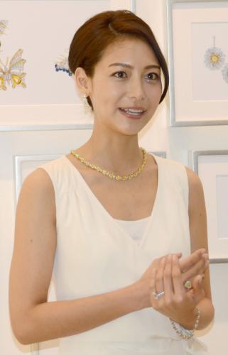 そごう神戸店の「ティファニー」オープンセレモニーで、総額５億３０００万円分のジュエリーを身に着けて登場した女優の相武紗季