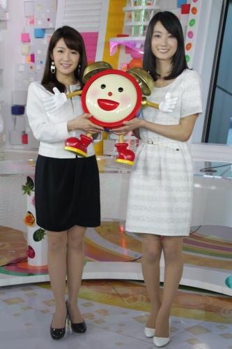 めざましテレビ新お天気キャスター発表会で笑顔を見せる長野美郷（左）と小野彩香