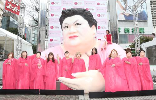 【画像・写真】なんと800％！巨大マツコ出現「予想よりデカいわね！びっくりする！」