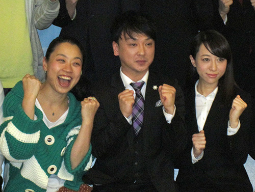舞台「記者倶楽部」の製作発表に登場した（左から）いとうあさこ、森一弥、あやまん監督