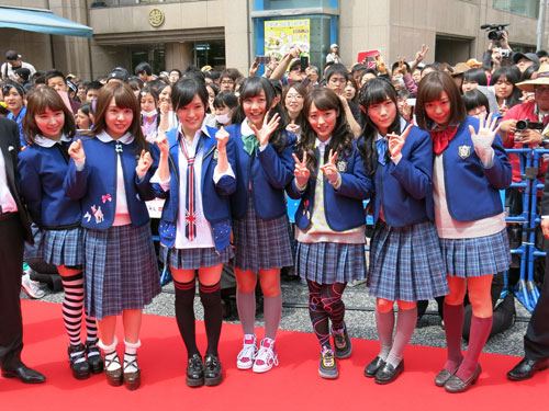 総選挙への意気込みを語ったＮＭＢ４８の山本彩（左から３人目）らメンバー