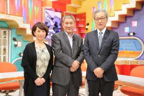 テレビ朝日「ビートたけしのＴＶタックル」の会見に出席した(左から)阿川佐和子、ビートたけし、大竹まこと