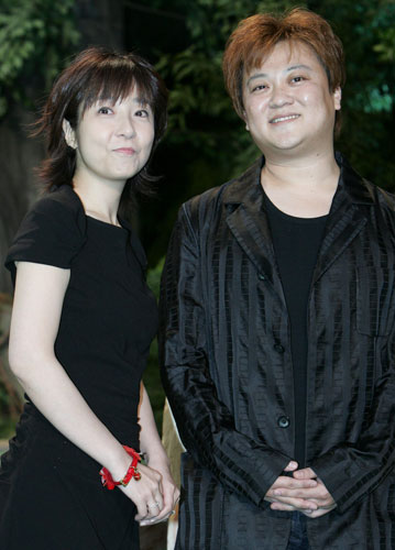アコーディオン奏者・桑山哲也と女優・藤田朋子夫妻