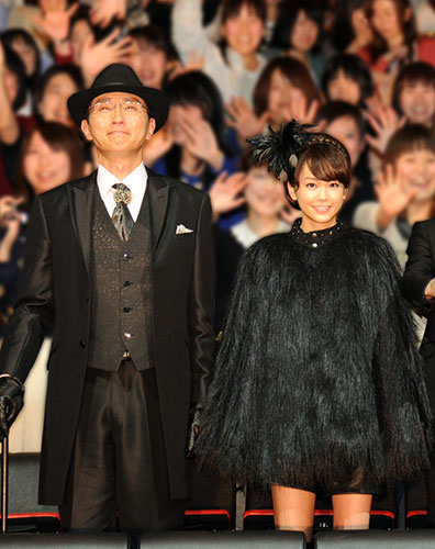 ドラマ「死神くん」の完成披露に登場した（左から）松重豊、桐谷美玲