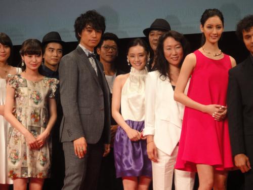 ショートショートフィルムフェスティバル＆アジア２０１４オープニングセレモニーに登場した（前列左から）田辺桃子、斎藤工、倉科カナ、菜々緒