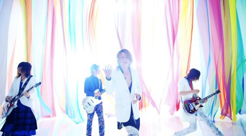 ＧＬＡＹの新曲「ＢＬＥＥＺＥ」のミュージックビデオのワンシーン