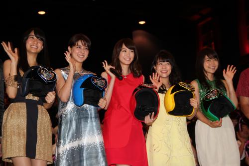 映画「女子ーズ」初日舞台あいさつに登場した（左から）山本美月、藤井美菜、桐谷美玲、高畑充希、有村架純