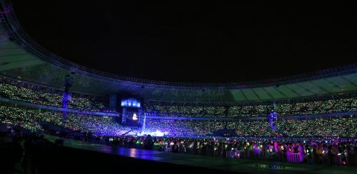 ＜大島優子卒業コンサート＞大勢のファンで埋め尽くされた味の素スタジアムのスタンド