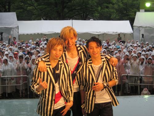 【画像・写真】ｗ―ｉｎｄｓ．橘慶太　岡崎「９」ユニホームでＷ杯応援