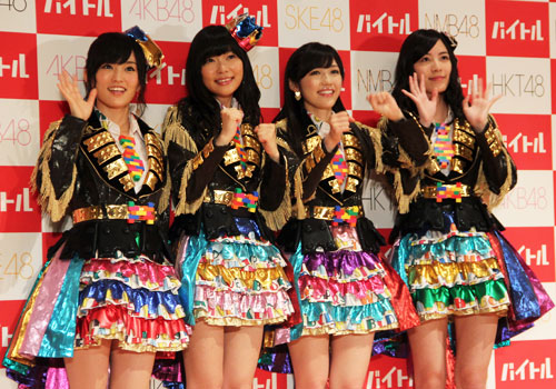 「バイトル」新ＣＭ発表会に登場した（左から）山本彩、指原莉乃、渡辺麻友、松井珠理奈