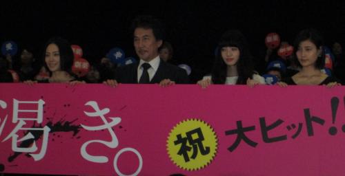 映画「渇き。」公開記念舞台あいさつに臨んだ（左から）中谷美紀、役所広司、小松菜奈、橋本愛