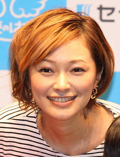 【画像・写真】市井紗耶香　タンスに足強打し指骨折！薄暗い寝室の“悲劇”